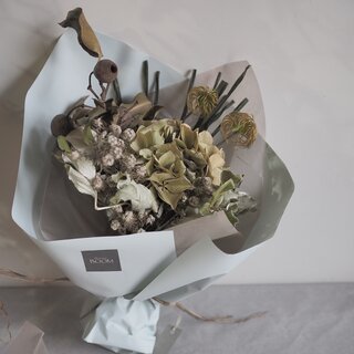 ドライフラワーのラウンドブーケ（紫陽花）